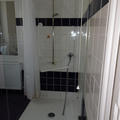 Keble - Accessible Bedrooms - (1 of 12) - Liddon Quad - Shower 
